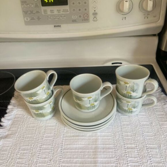 5 Royal Doulton Lambethware Daisyfield LS 1040 Cups and Saucers Vintage - Picture 3 of 6